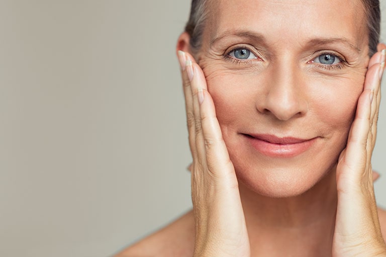 進化した皮膚再生医療！肌トラブルへの新たな治療法やその効果を解説