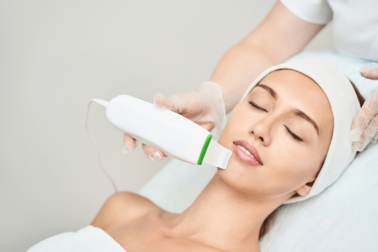 美容皮膚科で受けられるピーリング治療の種類と改善できる症状、効果を解説