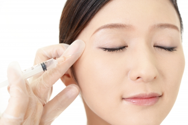美容医療で目の下のシワの改善方法