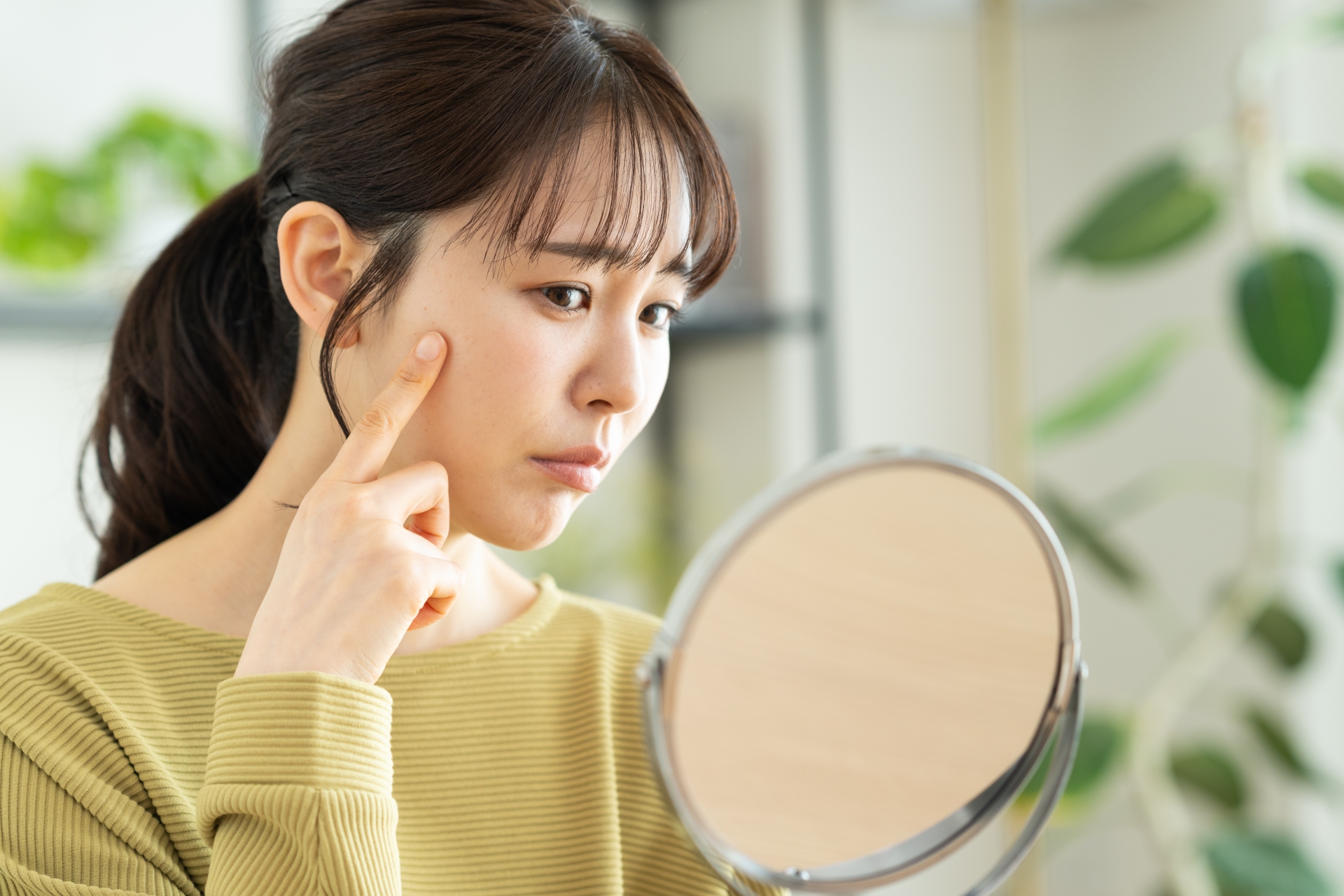 下顔面が長と感じる原因は？美人に見える下顔面の特徴や短く見せるコツも紹介