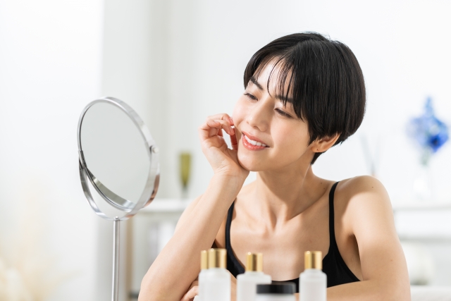 レチノールやナイアシンアミドなどの有効成分配合の化粧品の使用