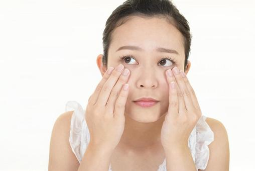 目の下のしわがなくなった！しわの改善方法やクリームの選び方を徹底解説！