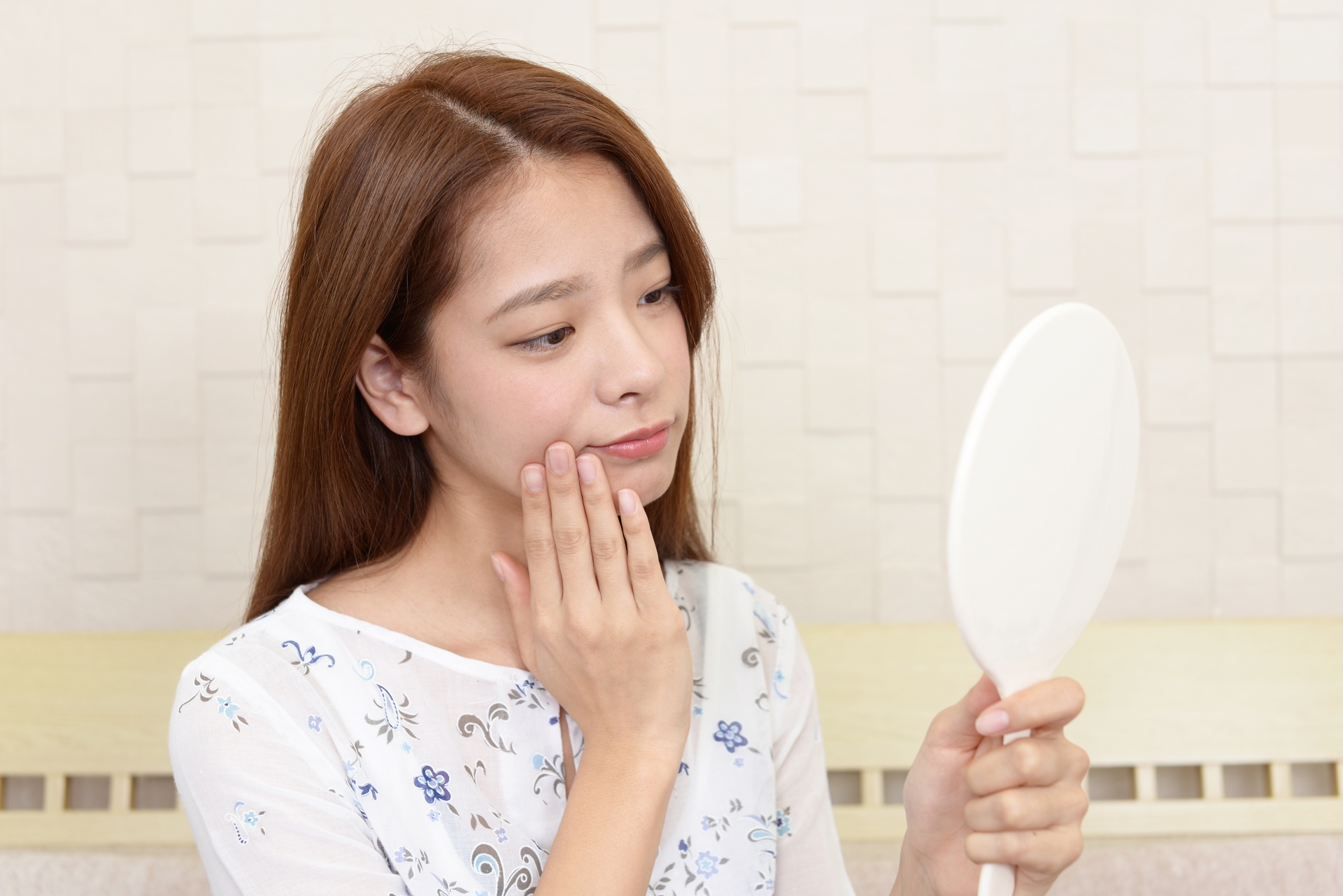 下顔面が長いと感じる原因