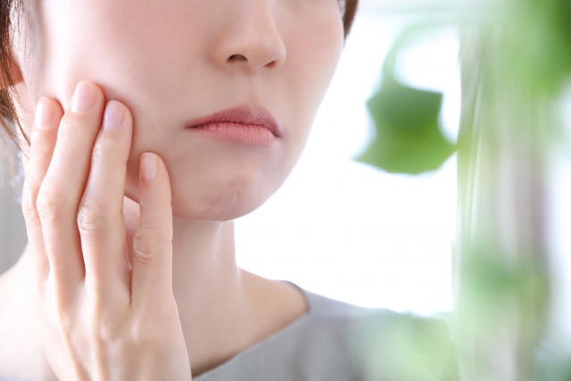 なぜフェイスラインはたるむのか？