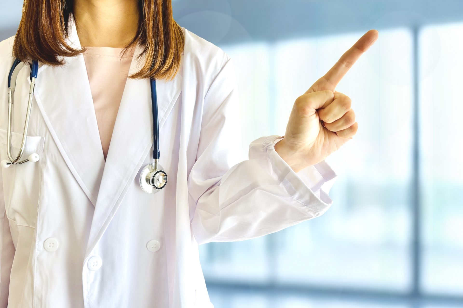 二重顎を美容医療で改善するメリットと注意点