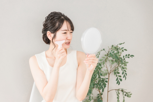 セルフケアでフェイスラインは引き締められる？