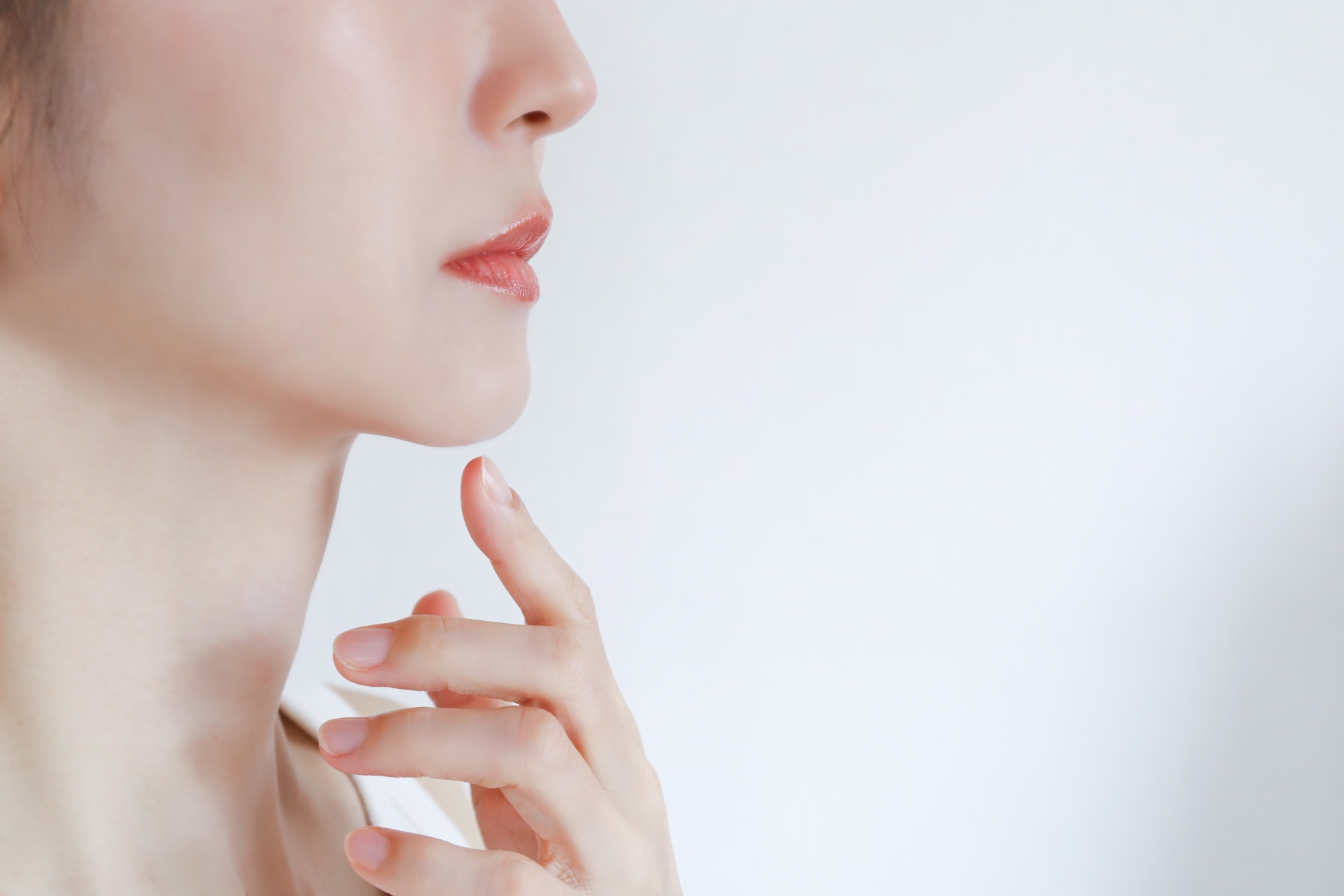 痩せているのに二重顎になる原因